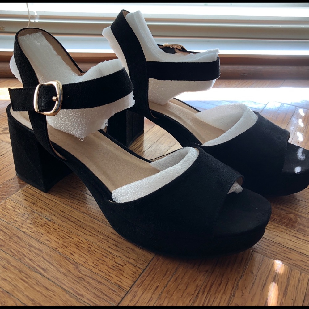 LNWB Black suede sandals
